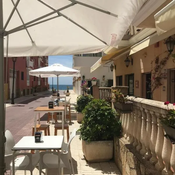 Hotel Macavi Playa,位于罗塔的酒店