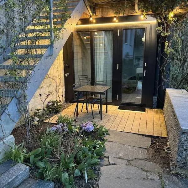 Charming Tiny Garden House for two，位于卢塞恩的酒店