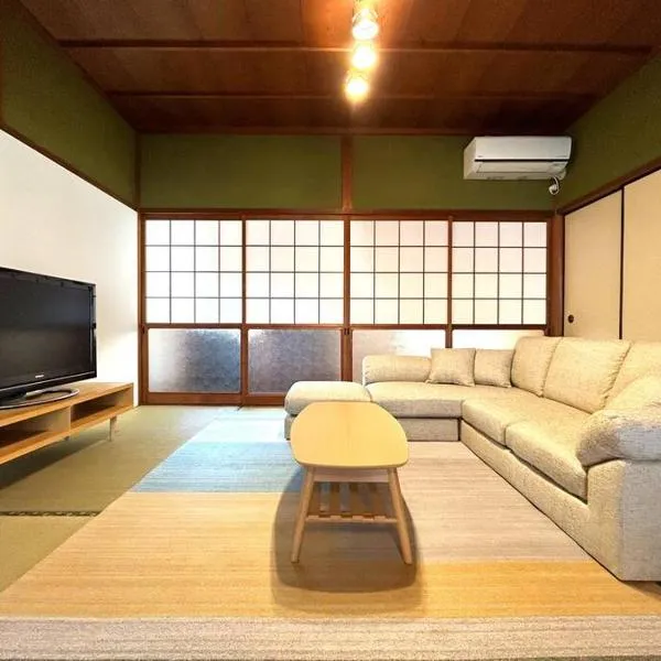 田舎の一棟貸 お庭でbbqやプール遊びができる貸切の宿 3ぴーす 複数友達家族との旅行や法事など帰省時の親族の滞在宿としても最適です 福知山温泉まで車で9分，位于福知山的酒店