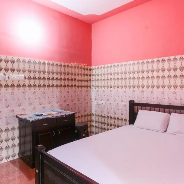 OYO Hotel Sree Bhadra Tourist Home，位于Nīndakara的酒店
