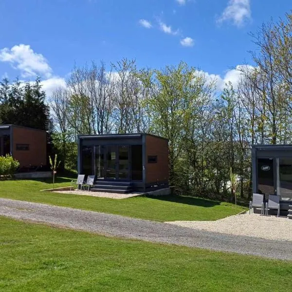 Luxury Pods at Mornest Caravan Park, Anglesey，位于Bodorgan的酒店