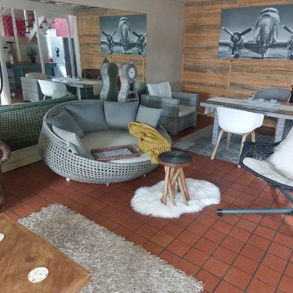 Gallery Guesthouse (La Sky Villa)，位于Gqeberha的酒店