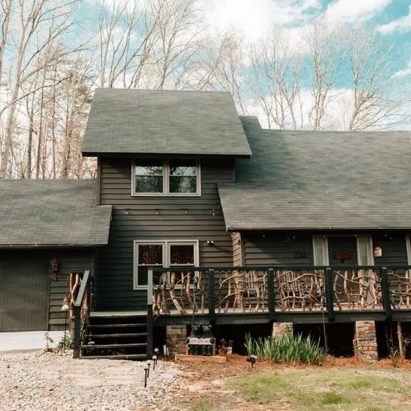 Luxury Mountain Getaway，位于Pickens的酒店