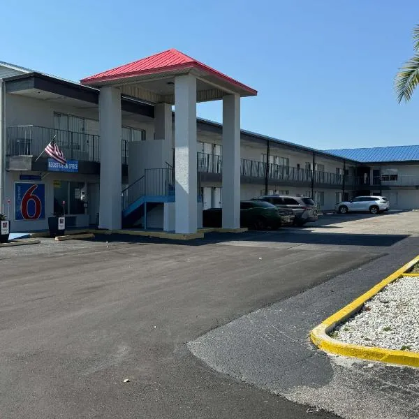 Motel 6 Englewood，位于Port Boca Grande的酒店
