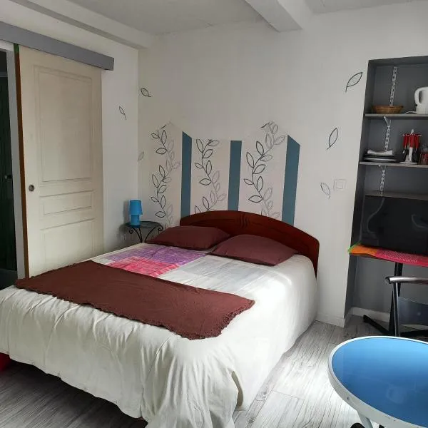 Chambre pour 2 personnes à Formigny RDC，位于Formigny的酒店