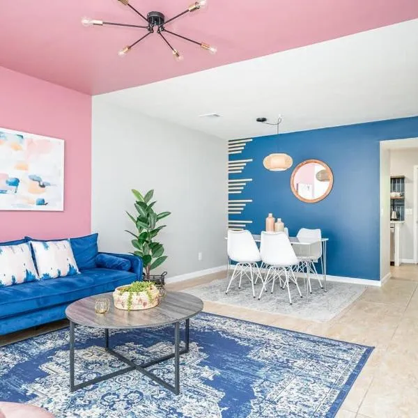 NEW ENTIRE PLACE COZY QUIET 2b2b TOWNHOUSE SP1265，位于诺克罗斯的酒店