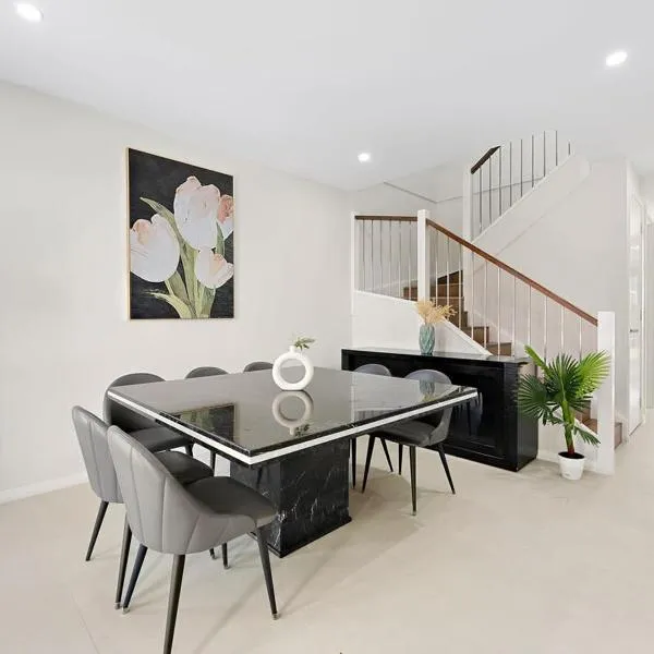 Aircabin - Leppington - Lovely Comfy - 5 Bed House，位于Minto的酒店