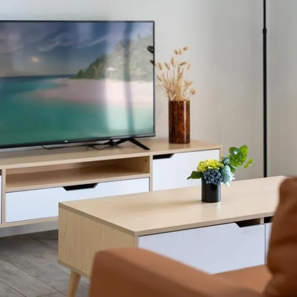 Aircabin - Rosebery - Lovely - 2 Beds Apt +Parking，位于悉尼的酒店