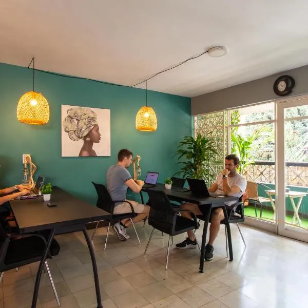 CoNomad House - Coliving & Coworking，位于麦德林的酒店