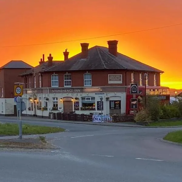 Stonehenge Inn & Shepherd's Huts，位于埃姆斯伯里的酒店