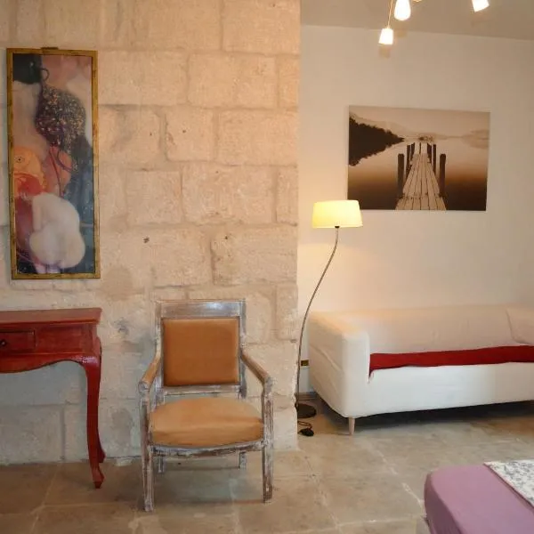 chambre d hote spacieuse avec cour junas gard，位于Junas的酒店
