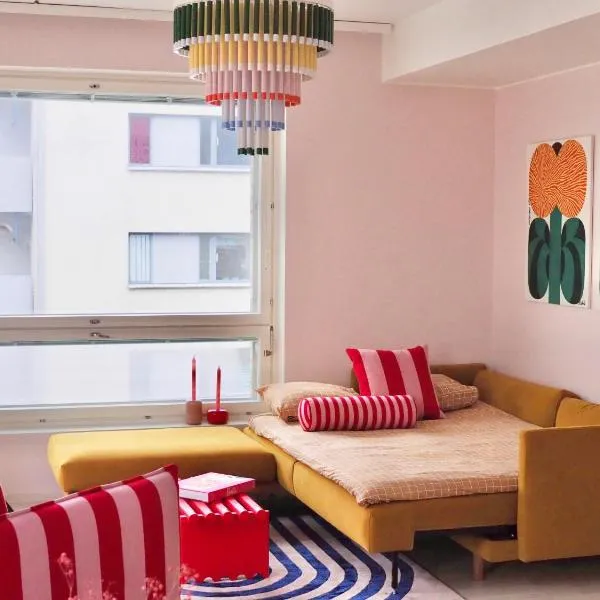Candy-Colored Two-Room Condo with Sweet views，位于赫尔辛基的酒店