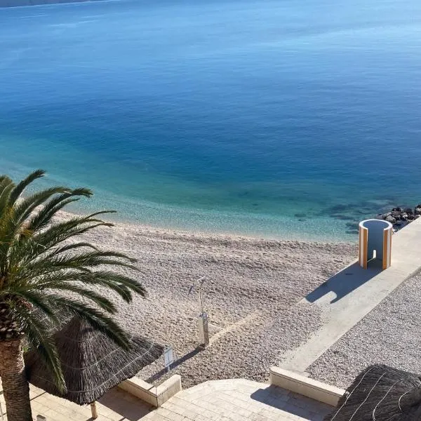 Penthouse Villa Spomenka top floor apartment on central beach，位于伯德古拉的酒店