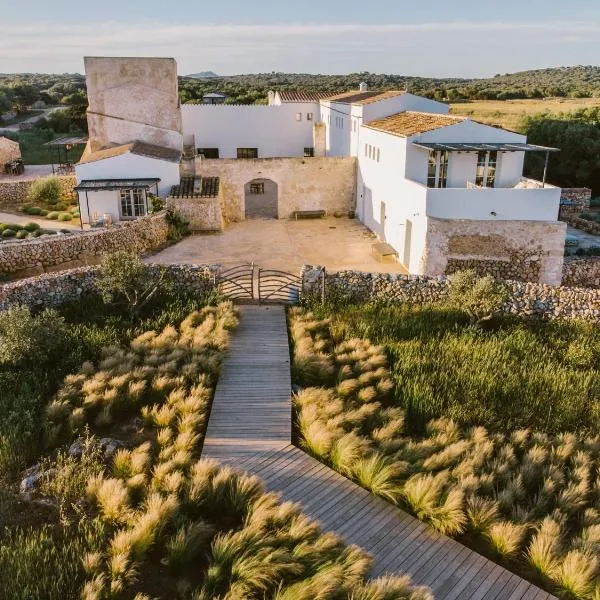 Torre Vella Fontenille Menorca，位于埃斯卡纳特尔的酒店