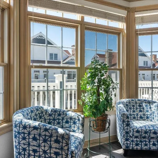 A Glorious Getaway Sheboygan - Blue Harbor Condo，位于希博伊根的酒店
