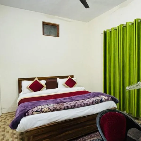 Goroomgo Morning Moon Bhimtal Near Ramleela Ground - Comfortable Stay with Family，位于比姆塔尔的酒店