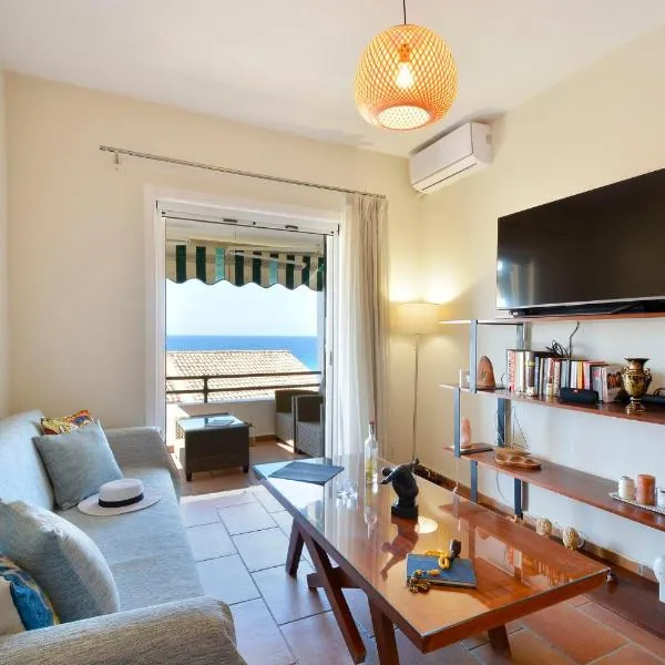 Two-bedroom Condo with Sea View in Glyfada，位于格利法达的酒店