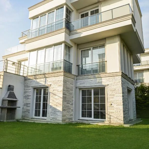 Nora Marmara Luxury Villas in Istanbul，位于大切克梅杰的酒店