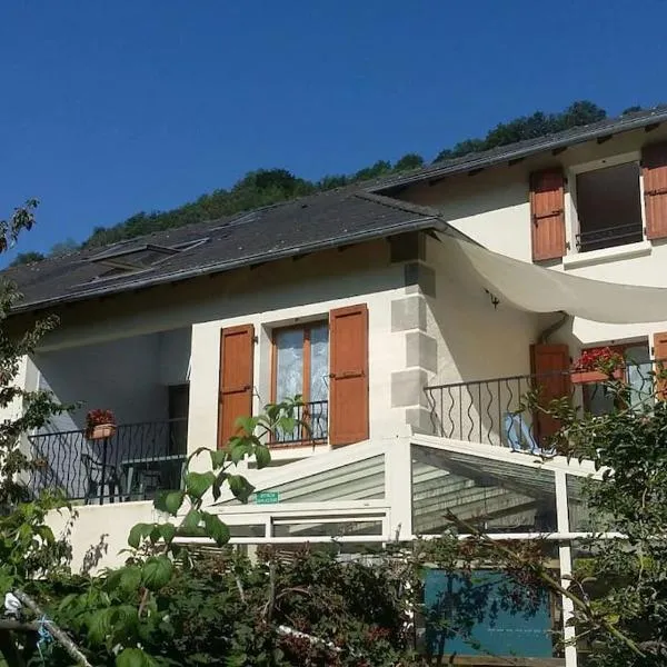 Gite en duplex 4 personnes, Vallée de la Jordanne, Cantal，位于拉塞勒的酒店