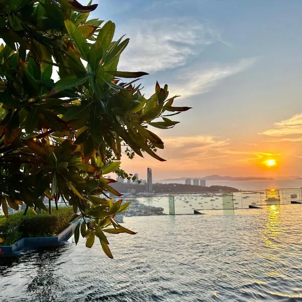 EDGE Cozy Vacation Condo infinite SKY Pool，位于芭堤雅市中心的酒店