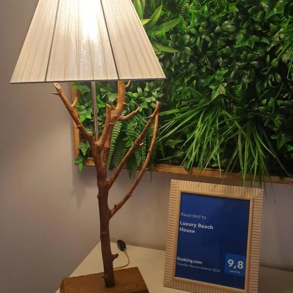 Luxury Beach House，位于托瓦尼亚的酒店