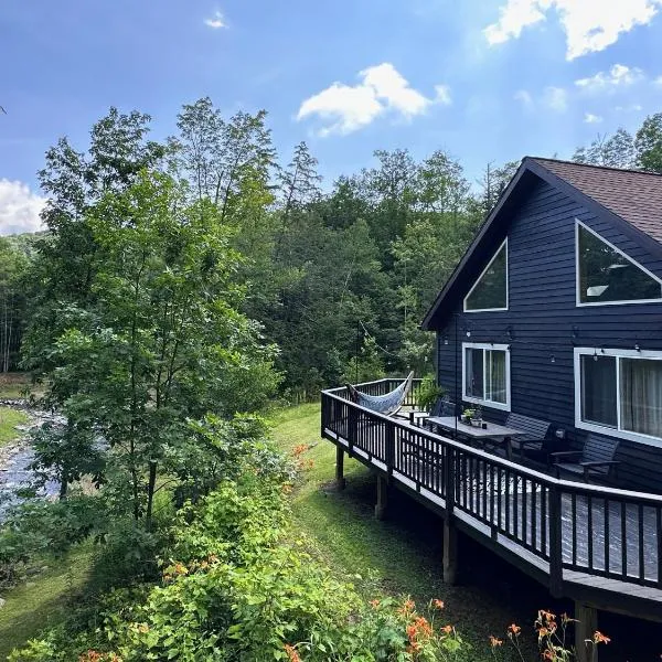 Serene Retreat on a Stream，位于腓尼基的酒店