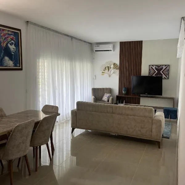 Bel appartement Riviera golf，位于阿比让的酒店