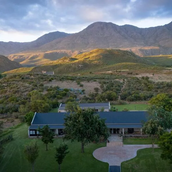 Swartberg Private Game Lodge，位于奥茨胡恩的酒店