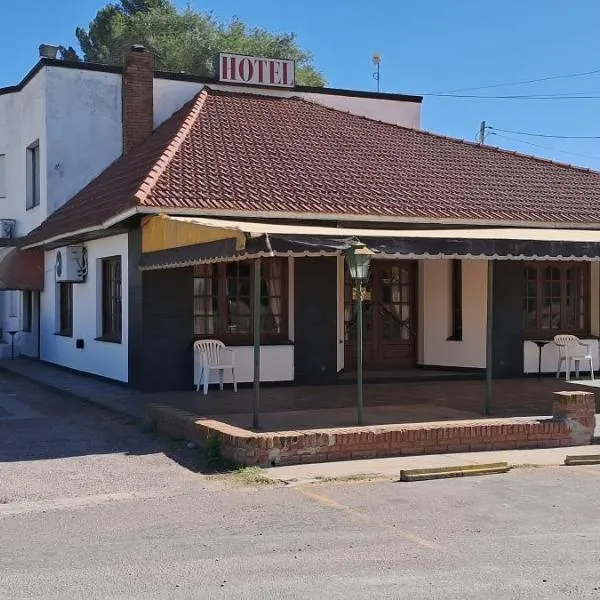 Hotel y Restaurant Don Quijote，位于Macachín的酒店