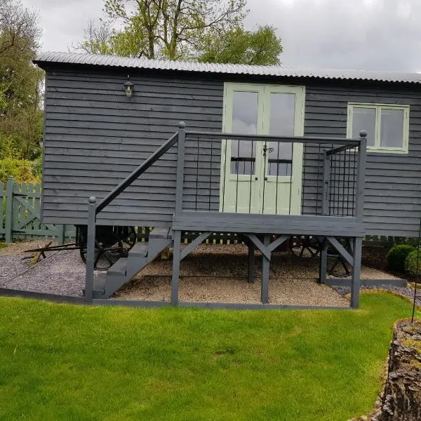 Braeside Shepherd's Hut - Greenhead - Hadrian's Wall - Northumberland，位于Greenhead的酒店