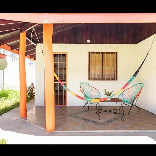 bungalow cactus frente ala playa，位于卡维塔的酒店