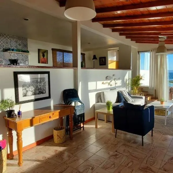 Beachfront CASA SOL - closest to the sand，位于恩塞纳达港的酒店