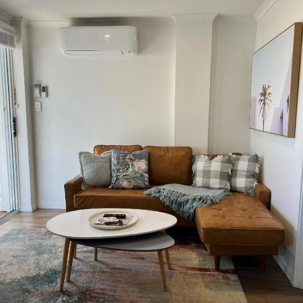 Comfortable Seaside Studio & Courtyard，位于Margate的酒店