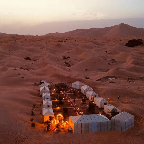 Desert Camel luxury Camp，位于Khamliya的酒店