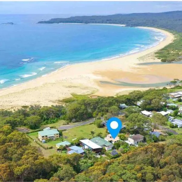 SeaRoos by the Seashore Beach Cottage，位于Durras的酒店