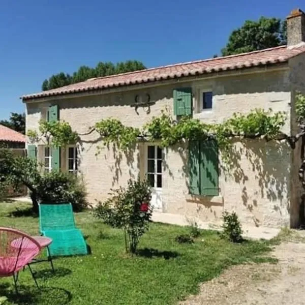 Gîte La Vigne Verte，位于Fontaines的酒店