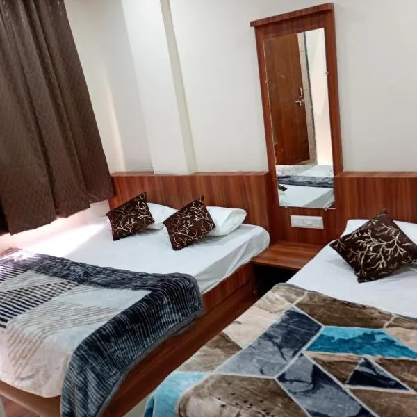 Hotel Barsana Palace, Near Mahakal Temple- 200 meter，位于乌贾因的酒店