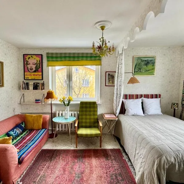 LITTLE LONDON ONE boutique apartment Netflix TV Old Town，位于纳尔瓦的酒店