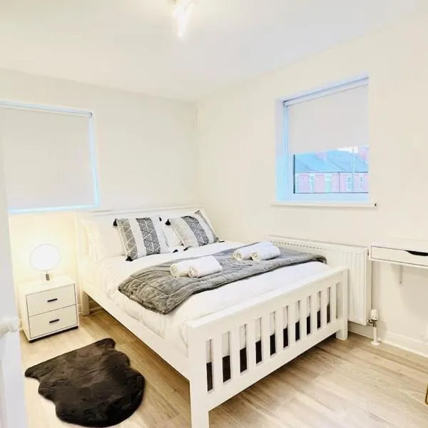 New fully furnished cosy home，位于Balderton的酒店