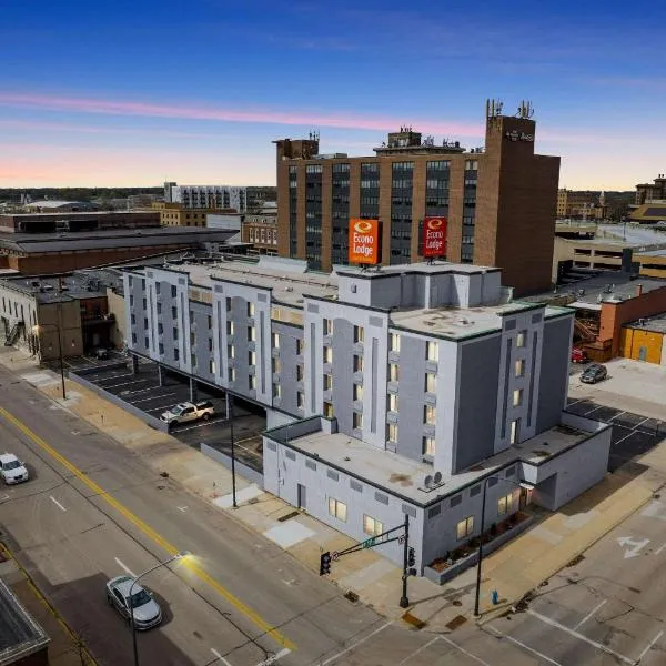 Econo Lodge Inn & Suites Waterloo Downtown，位于滑铁卢的酒店