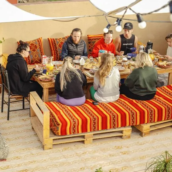 Darna Surf House Morocco，位于Timsal的酒店