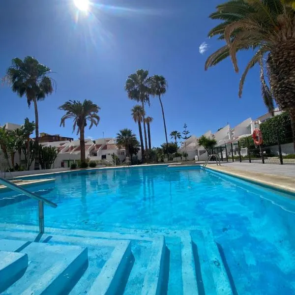 The Best House Tenerife Habitaciones Compartidas，位于阿德耶的酒店