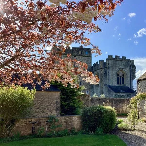 The Garden Suites at Snape Castle Mews，位于比代尔的酒店