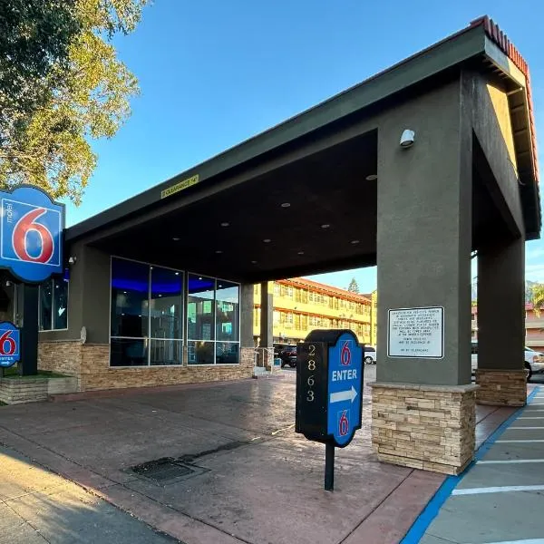 Motel 6 Pasadena, CA Old Town Pasadena Area，位于Sierra Madre的酒店