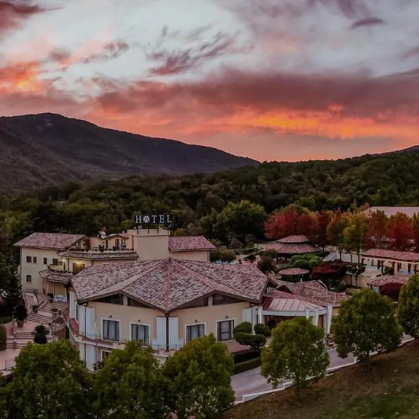 San Raffaele Hotel Restaurant & Resort，位于Castelluccio Inferiore的酒店