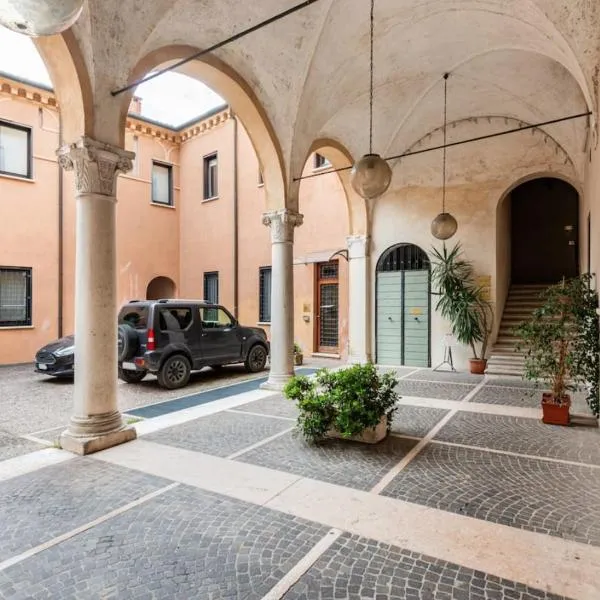 Residenza Palazzo Petrozzani，位于曼托瓦的酒店