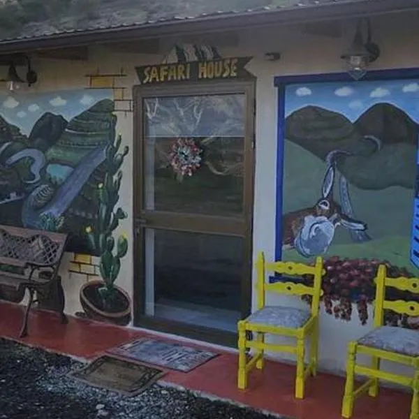 Safari House with fireplace，位于阿格罗斯的酒店