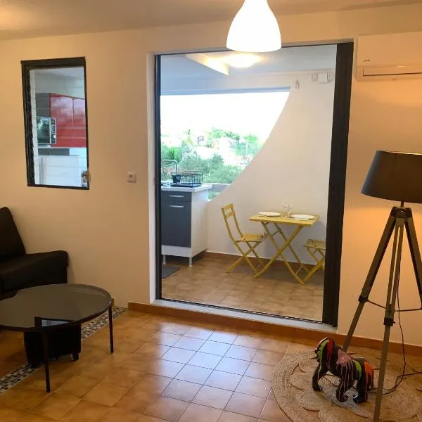 Bel appartement situé idéalement，位于舍尔谢的酒店