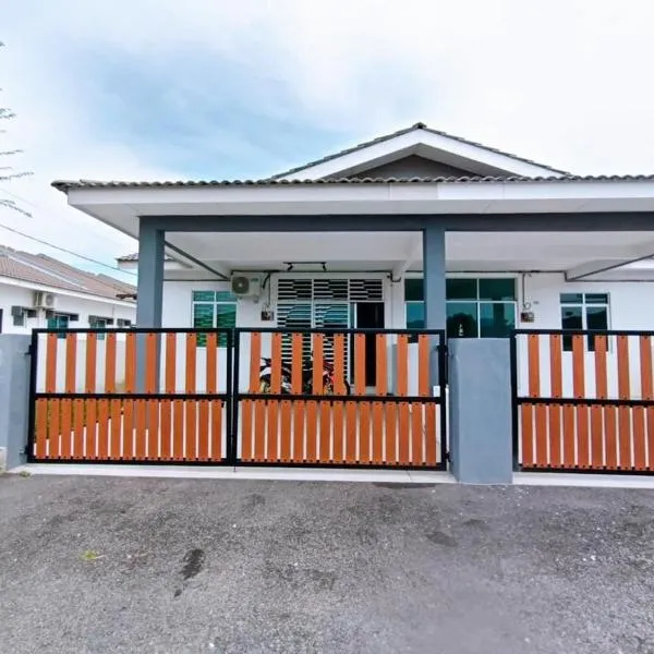 HomeSTAY TAMAN MANJUNG POINT LUMUT PERAK，位于卢穆特的酒店