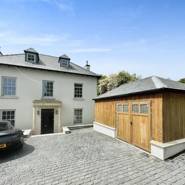 5 Bed Luxury House with Swimming pool，位于切普斯托的酒店